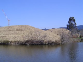 勾田池と西山古墳