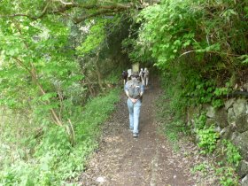 登山開始　山頂は遠い