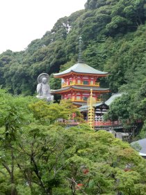 大地蔵尊と三重塔