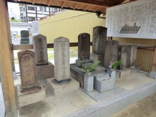 お千代半兵衛および学者の墓