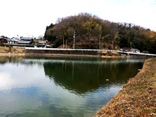 鳥谷池に映る嶽山