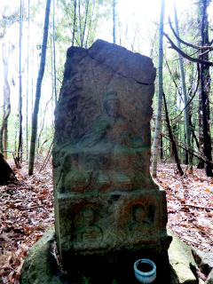 打田に向く行者像-2