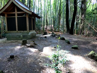 行者像のお堂周辺