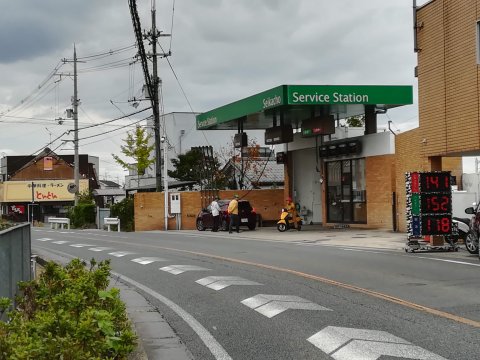 ガソリンスタンド