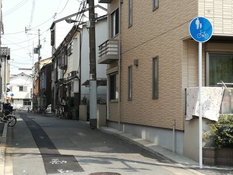 この辺りに家が