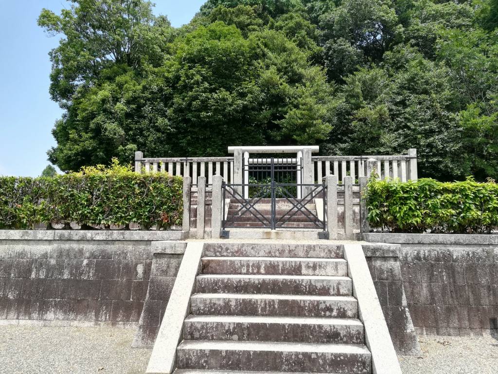 天武天皇・持統天皇檜隈大内陵