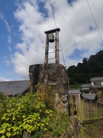 忍坂街道の神籠石