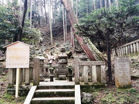 フェノロサの墓