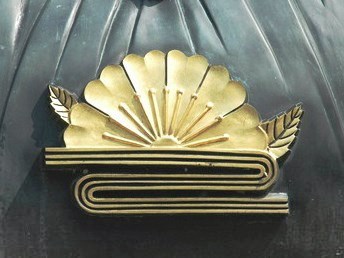 玉津岡神社の社紋「流れ山吹」