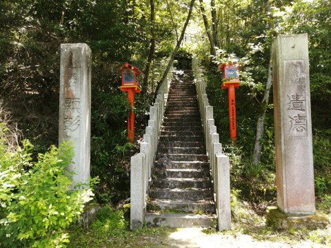 神武天皇像入り口