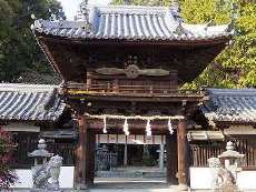 奉納された楼門のプロペラ