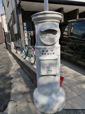 白いポスト