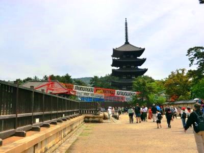 改装工事中の五重塔