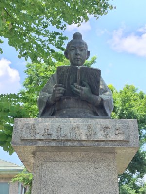 二宮尊徳先生座像