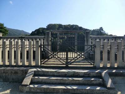 10.崇神天皇山辺道勾岡上陵
